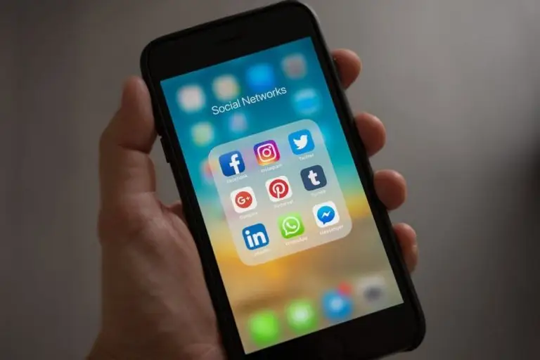 Social Media: Benefits vs. Detriments