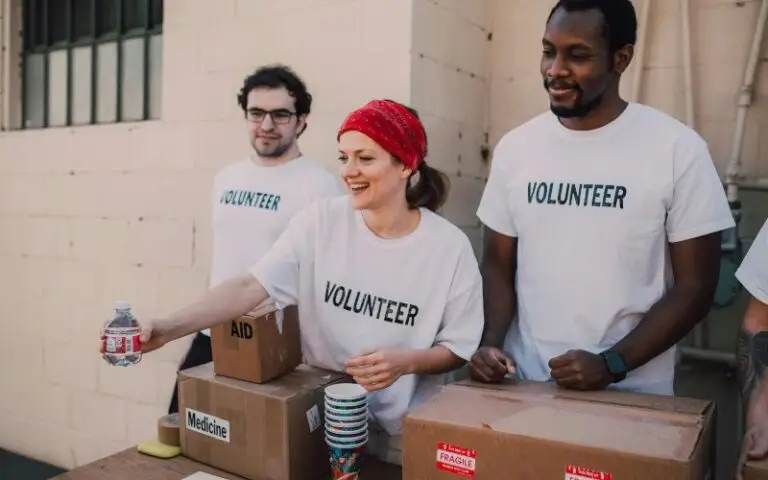 Why Giving Back in Recovery Can Benefit You and Others Managing Addiction