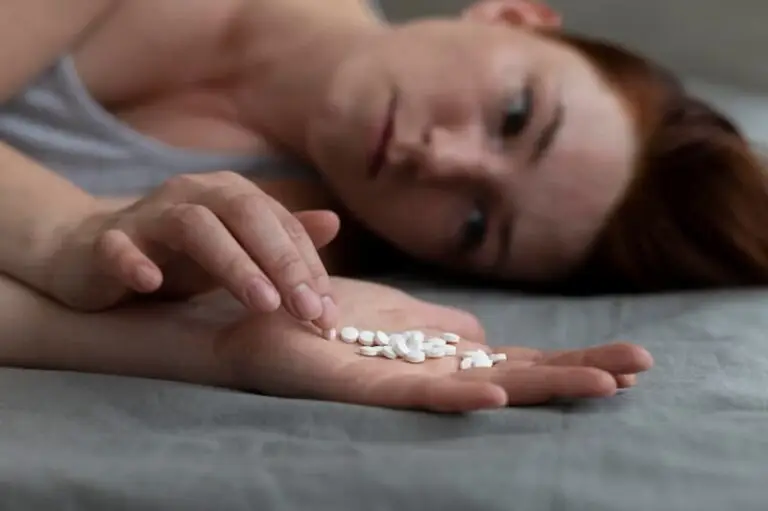 Why Opioid Pill Mills Aren't the Answer for Pain Management